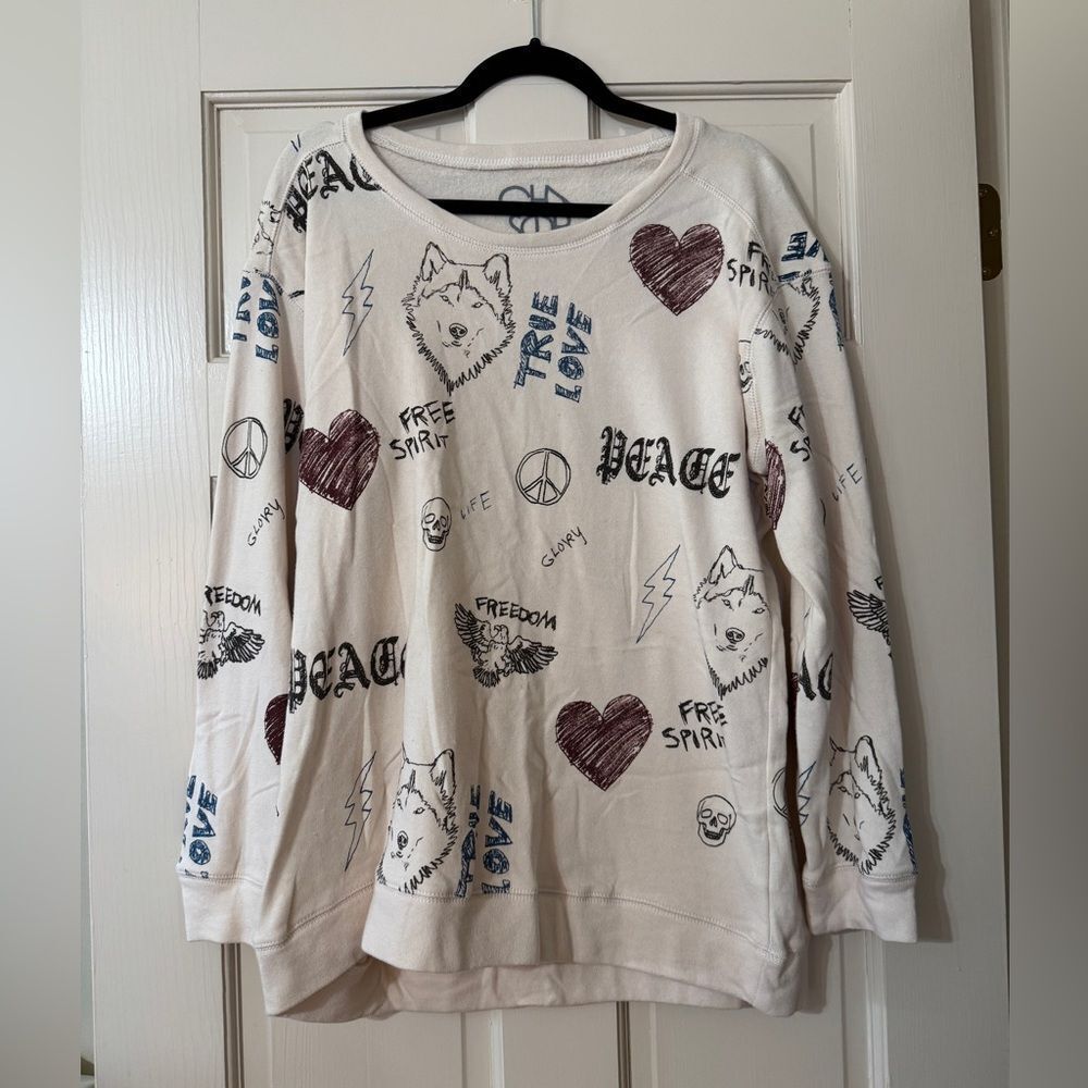 Women’s Chaser Graphic Crewneck Sweatshirt with Heart and Wolf Design L